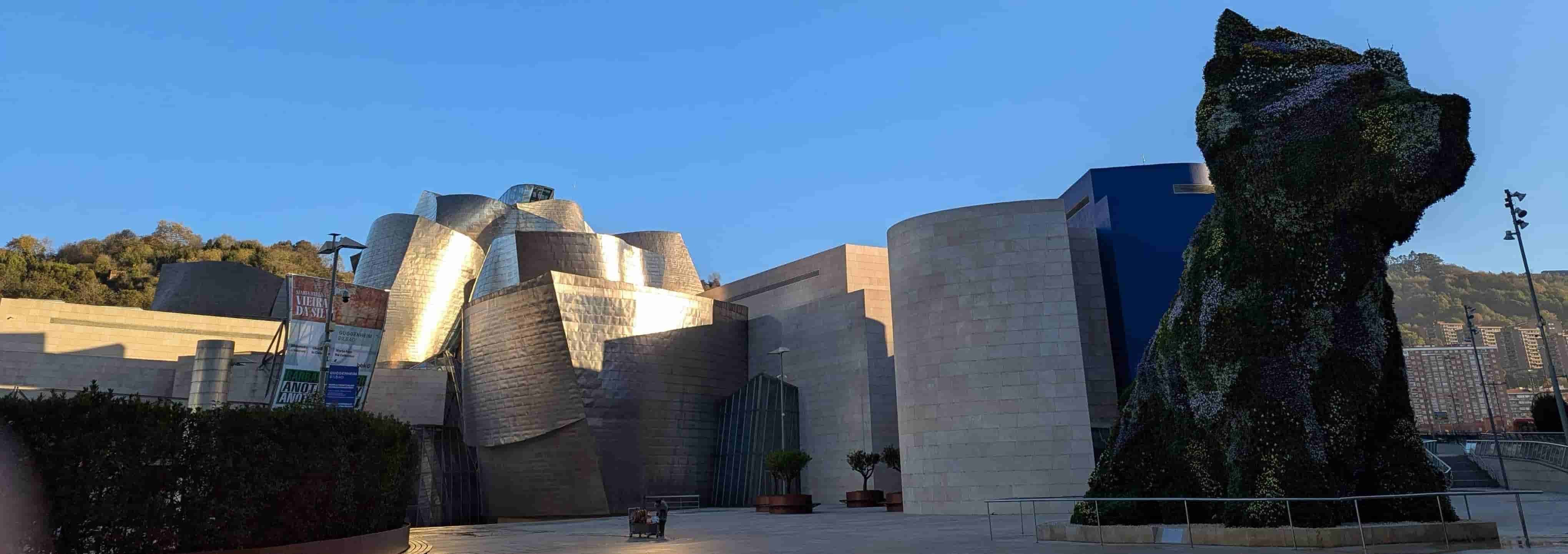 Exterior of the Guggenheim, featuring "the puppy".